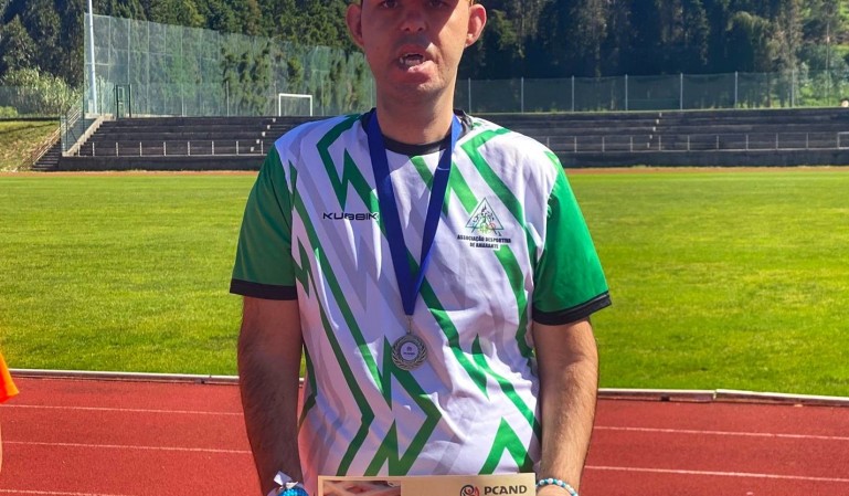 Atleta João Sousa vence prova dos 100 metros no 1.º Encontro de Tricicleta, no Luso 