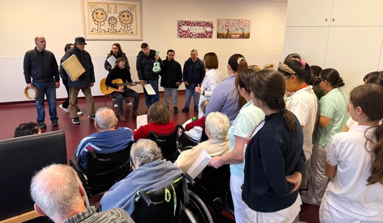 Grupo de clientes e colaboradores/as do CACI mantém viva a tradição das Janeiras